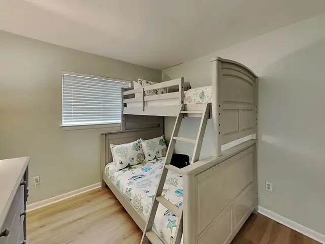 Bedroom at Fiddler’s Cove 10G